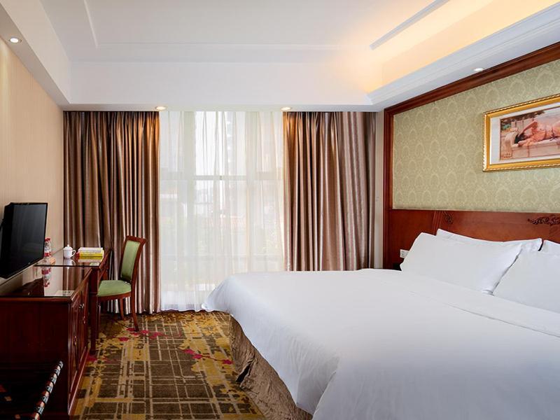 Vienna Hotel Dongguan Hou Street Wanda Plaza Εξωτερικό φωτογραφία