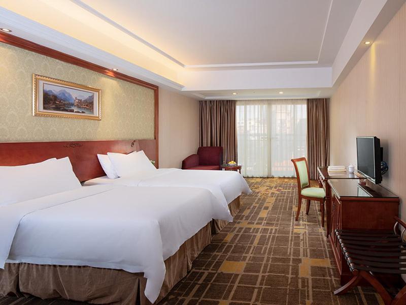 Vienna Hotel Dongguan Hou Street Wanda Plaza Εξωτερικό φωτογραφία